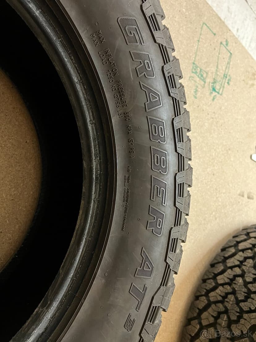 GENERAL GRABBER AT3 285/60 R18