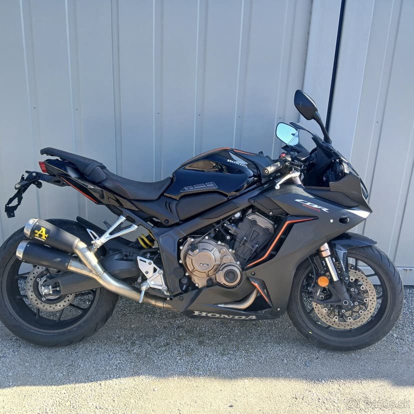 predám ľahko buchnutú Honda CBR 650R
