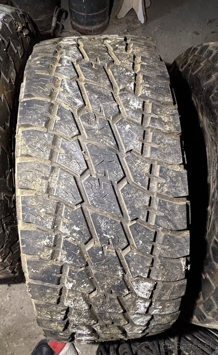 Pneumatiky LT 325/65 R18 121/118 S 8 PR