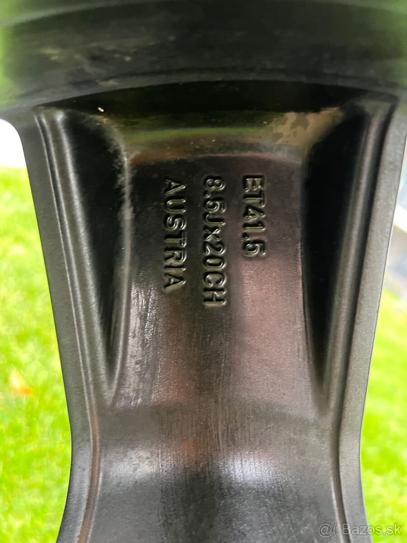 NOVA ZIMNA SADA LAND ROVER DEFEDENDER R20 255/60/20.MICHELIN