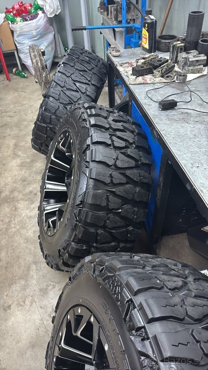 Nitto 35 x 12.5 R20 wrangler