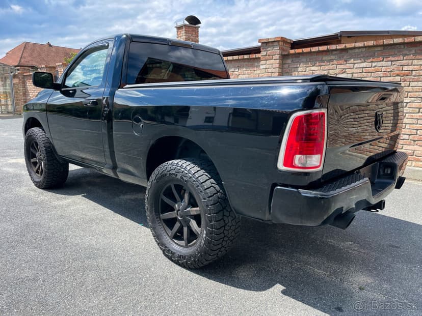 DODGE RAM 1500 5.7 HEMI EXPRESS REGULAR CAB 4X4 8stup.