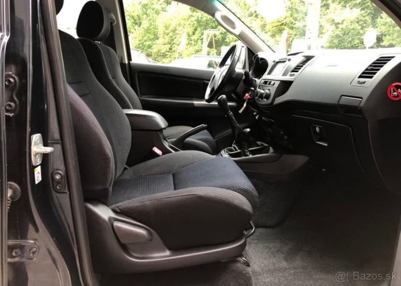 Toyota Hilux 2.5 D-4D nafta manuál 106 kw