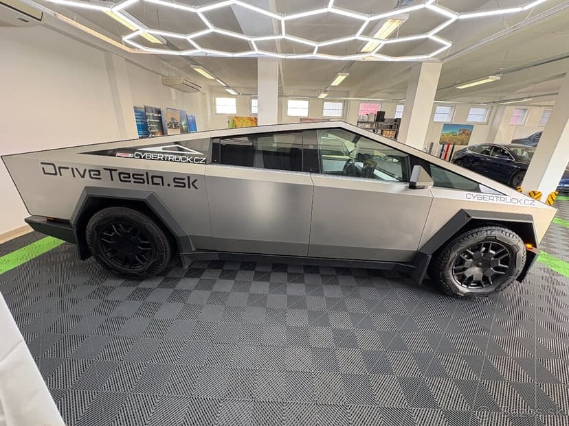 Tesla Cybertruck – Foundation Series