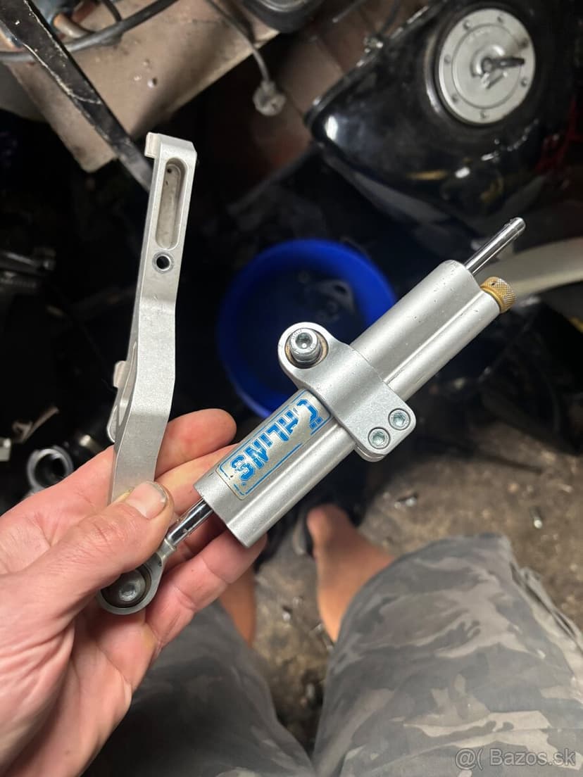 Tlumic rizeni Ohlins vcetne montazni sady na Yamaha R1 02-03