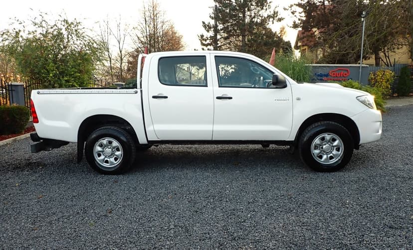 TOYOTA HILUX 2.5 D-4D 4x4 - 2011- 152tis km NAVIJAK-ŤAŽNE-