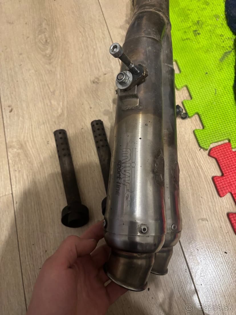 Ladeny vyfuk pod sedlo na Honda CBR 600RR 1000RR Kawa Zx6R