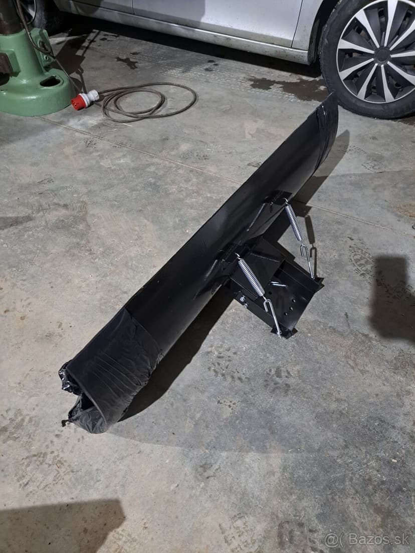 Snežný pluh na štvorkolku