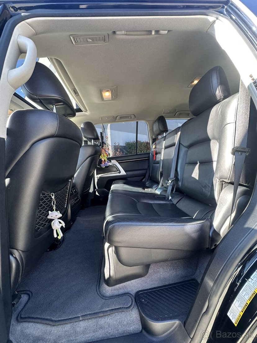 Toyota Landcruiser V 8 v perfektnom stave od 1 majiteľa