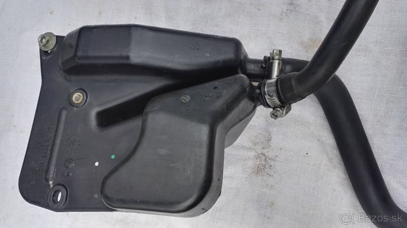 Vzduch.sanie a olejový dychač Ducati Monster 695