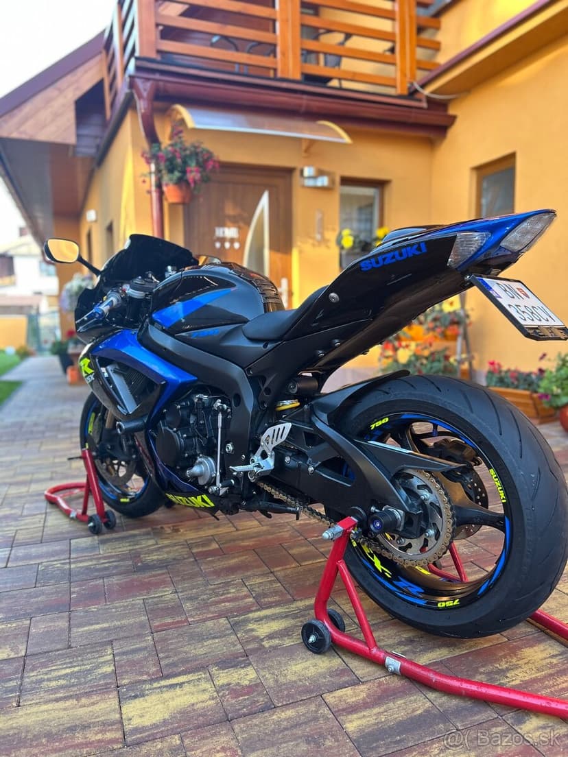 Suzuki gsxr 750 k7