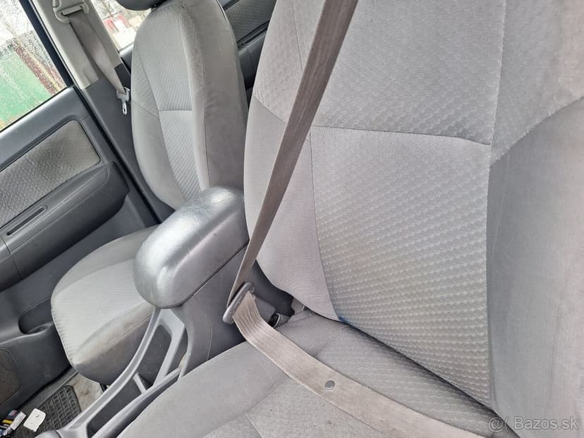 TOYOTA HILUX 2,5 DIESEL 4X4 UZÁVIERKU MA