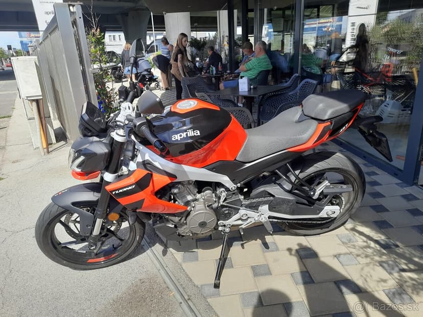 Predám Aprilia Tuono 457