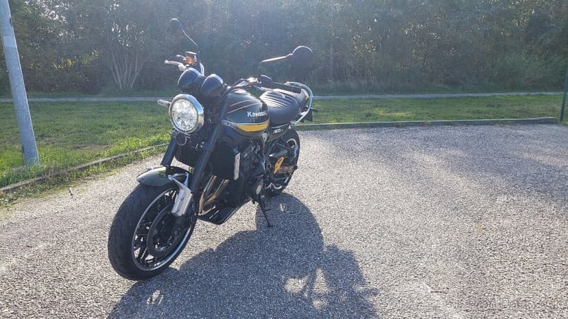 Kawasaki Z900RS, r.v. 2020 + vela doplnkov
