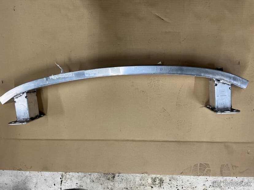 Vyztuhy naraznika Jeep Grand Cherokee, Chrysler Voyager