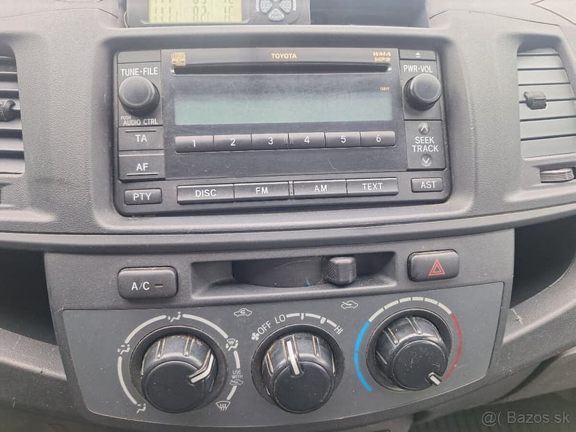 TOYOTA HILUX 2,5 DIESEL 4X4 UZÁVIERKU MA