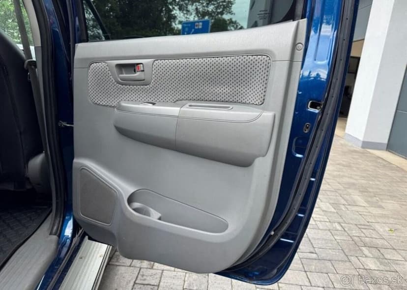 Toyota Hilux 2.5 D-4D nafta manuál 88 kw