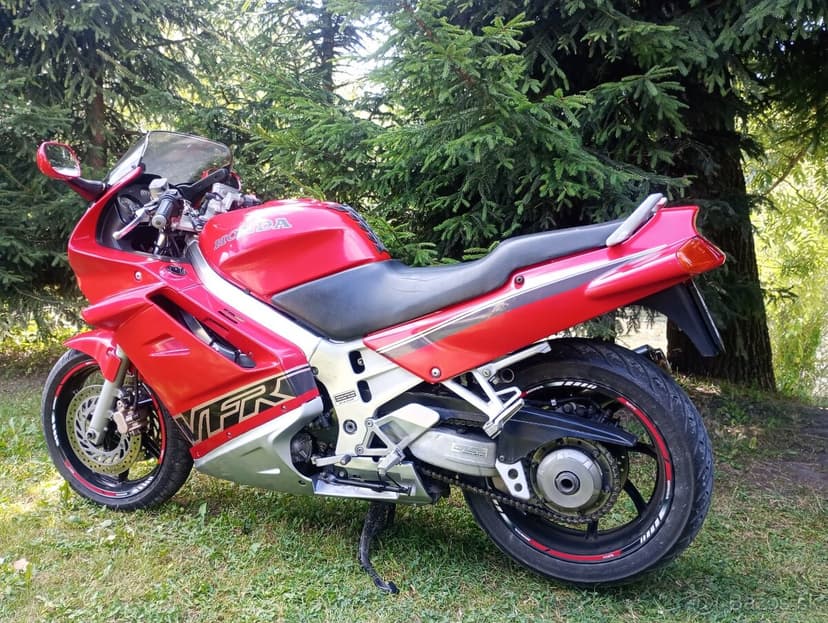 HONDA VFR 750 RC36 DOVOZ NA PRIHLASENIE