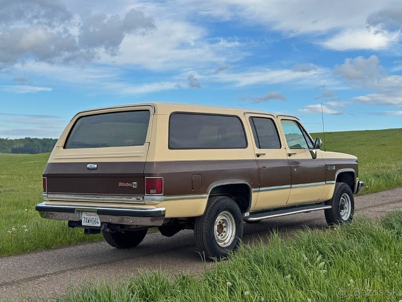 GMC SUBURBAN 3500 V25 Conventional – 5.7 V8 4x4