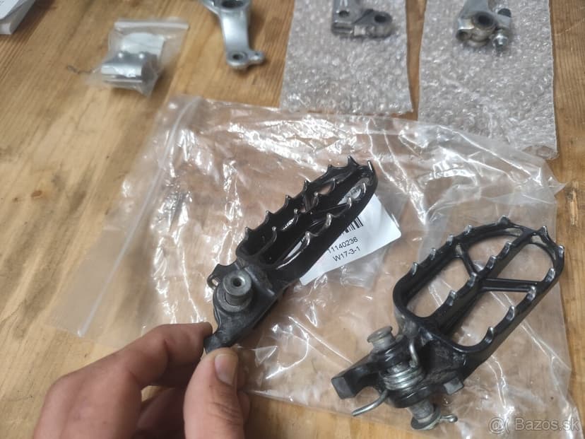 Honda CRF250R , páčky, stupačky,brzda,radiaca