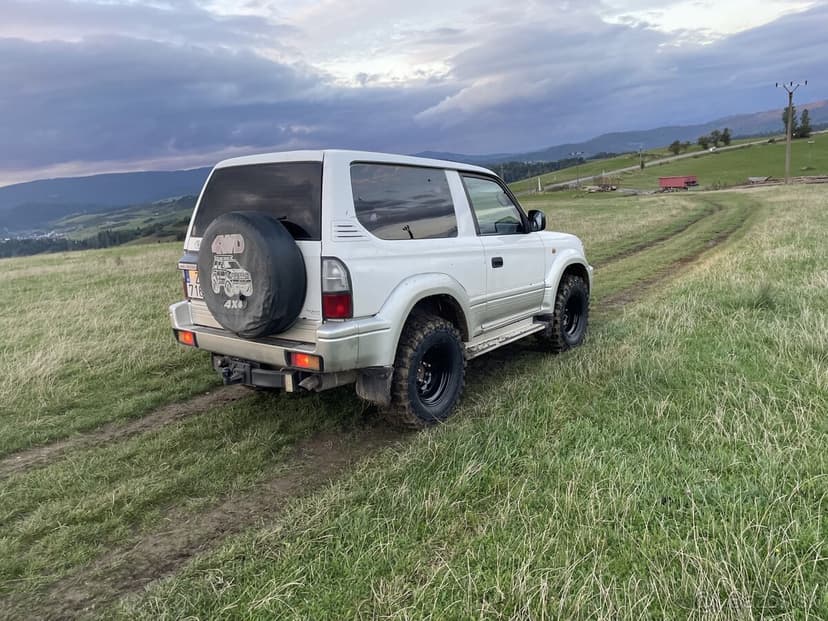 Toyota Land Cruiser 90