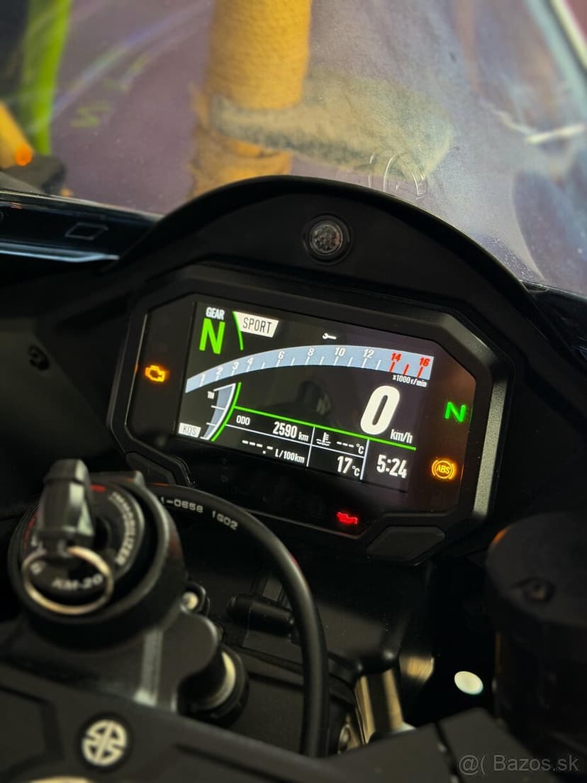 Kawasaki ZX-10R 2022, 2600km nájezd TOP STAV