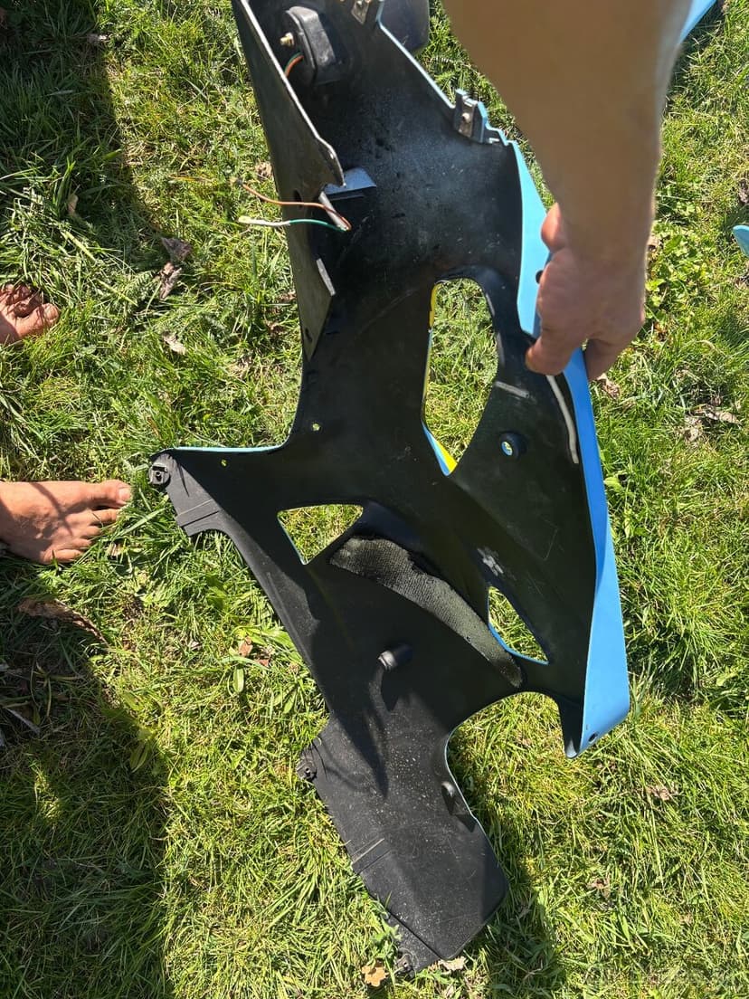 Kapoty svetla a blinkry na Suzuki Gsxr 600 750 00-03