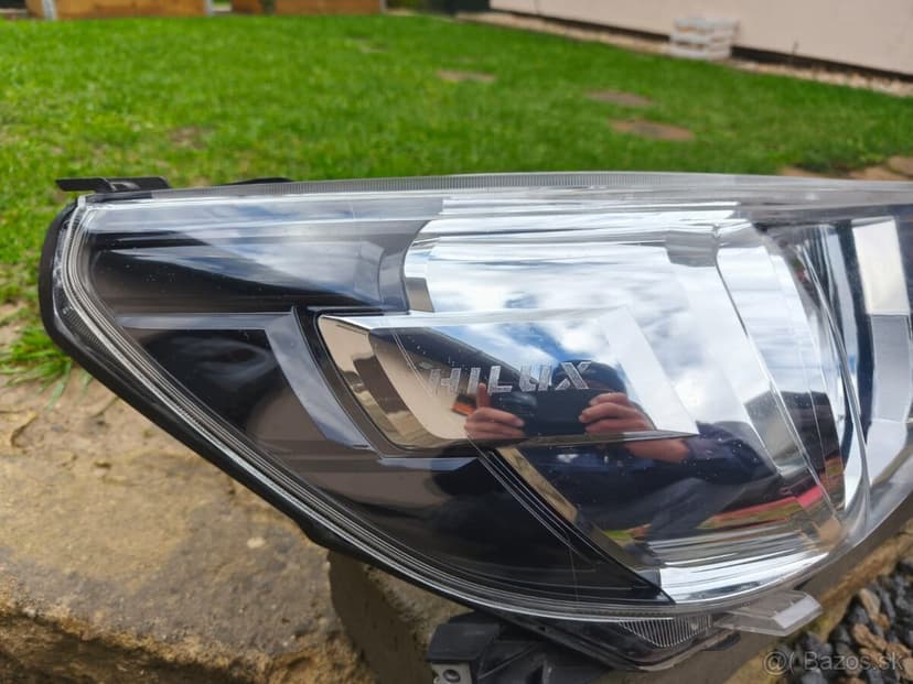 Originál svetlá na Toyota Hilux
