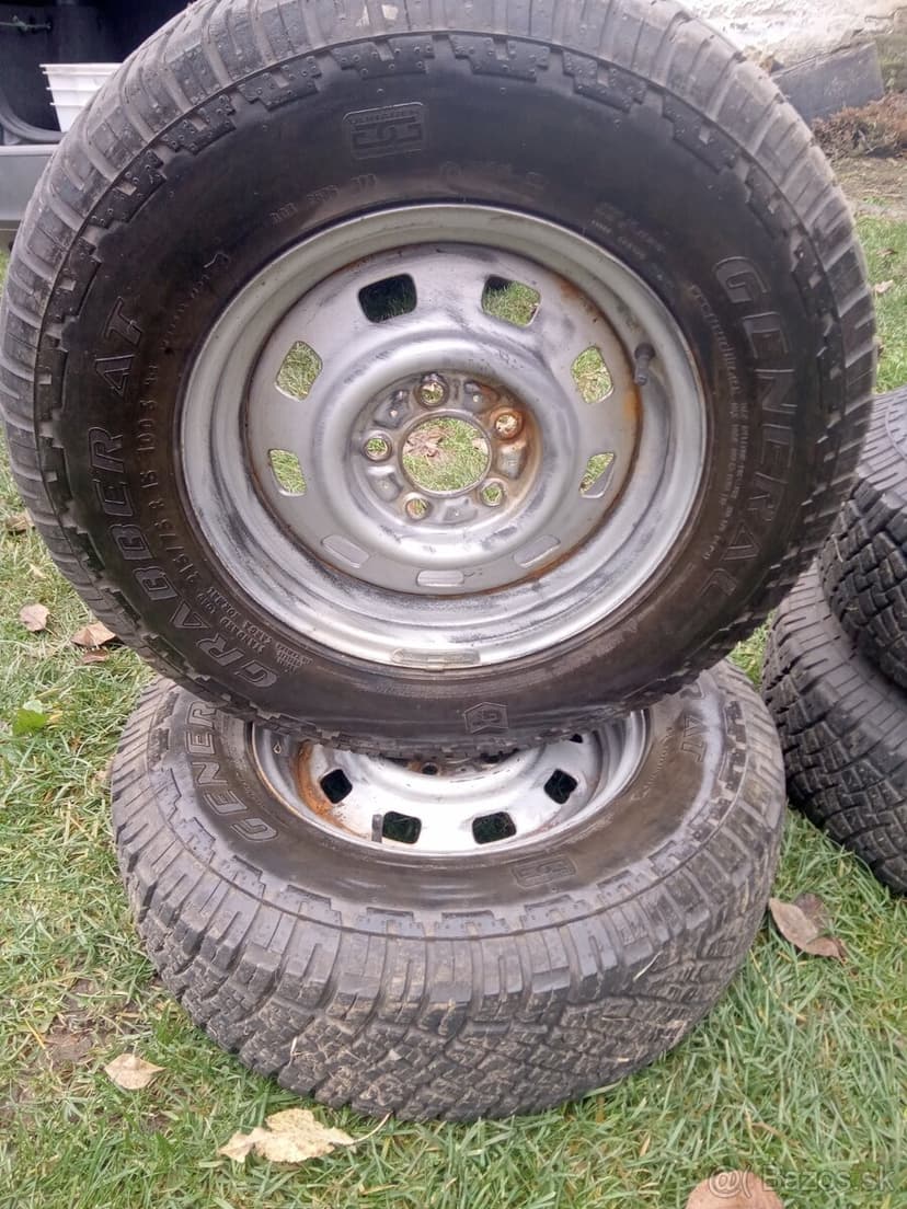 Predám A/T pneumatiky r15 215/75