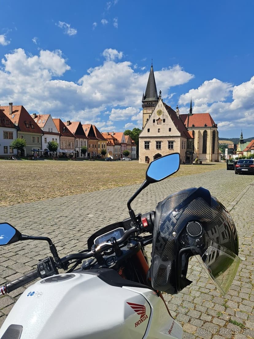 Honda CB750 Hornet 2023 - Premium výbava, Quickshifter