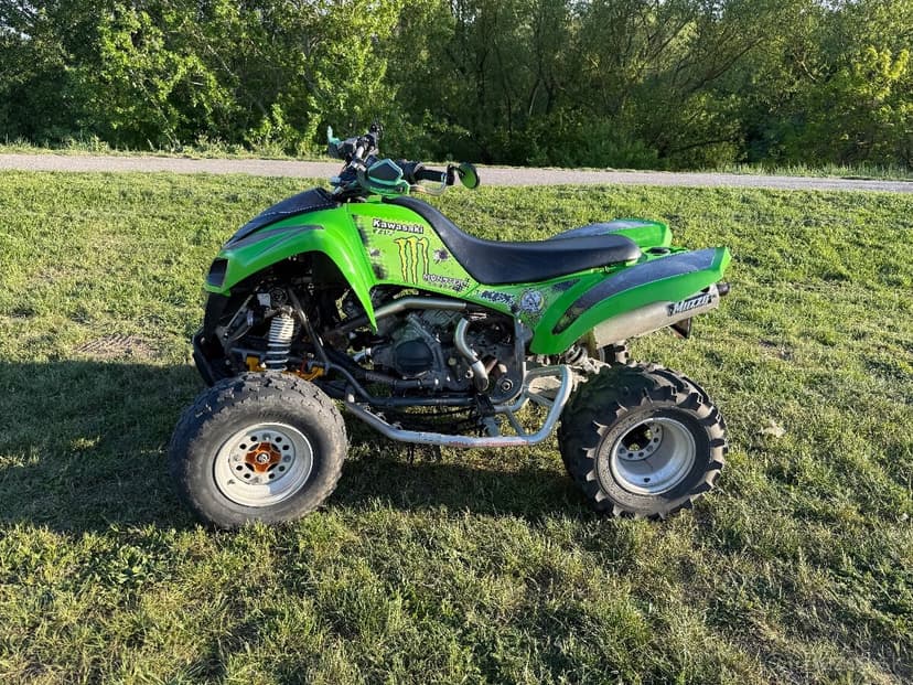 Kawasaki Kfx 700 biele ŠPZ