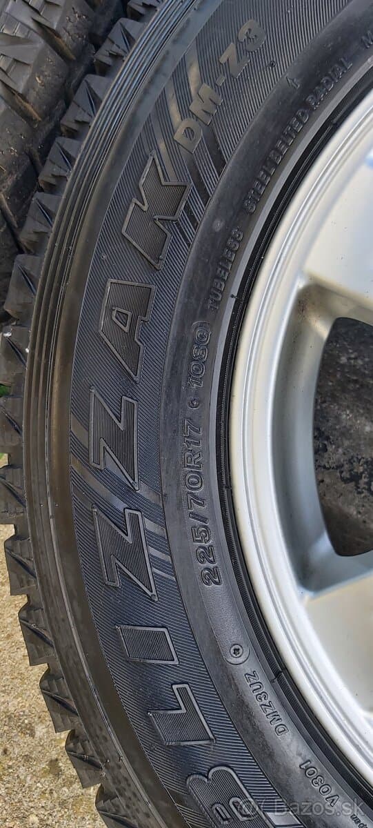 Predám  zimnú sadu  kolies Toyota Landcruiser, Hilux
