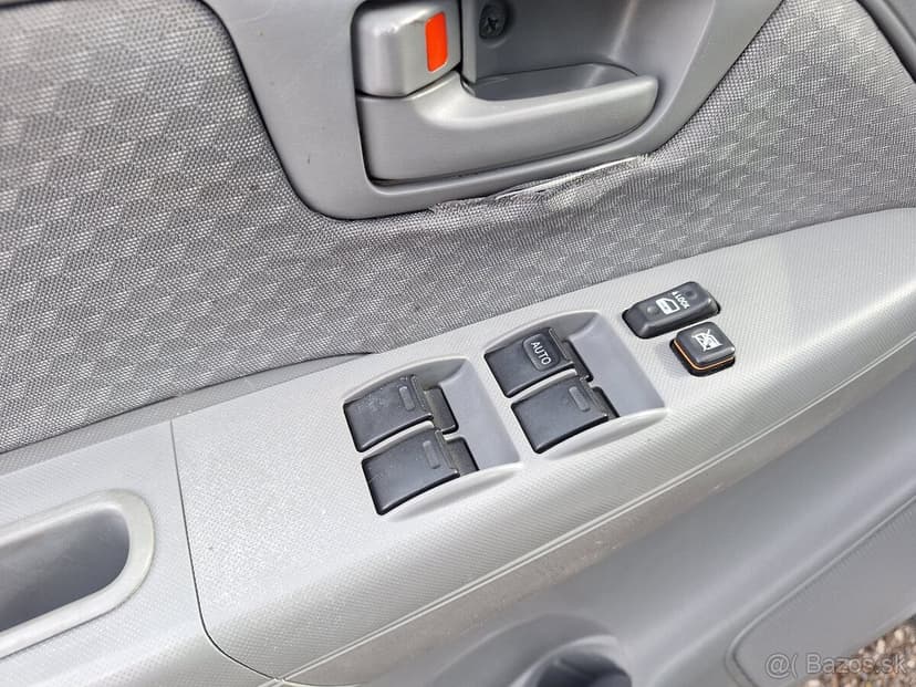 TOYOTA HILUX 2,5 DIESEL 4X4 UZÁVIERKU MA