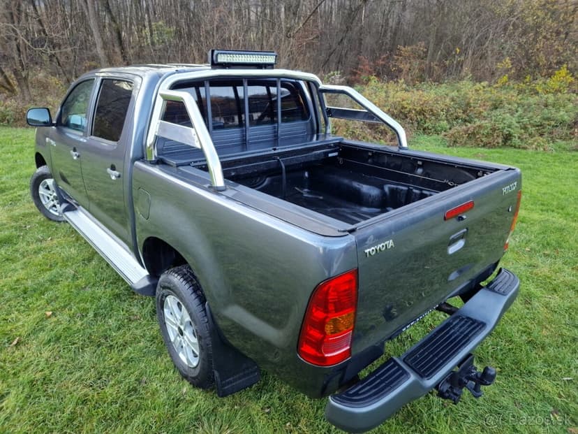 Toyota Hilux 2.5 D-4D 4X4 UZÁVIERKA UKÁŽKOVÝ STAV