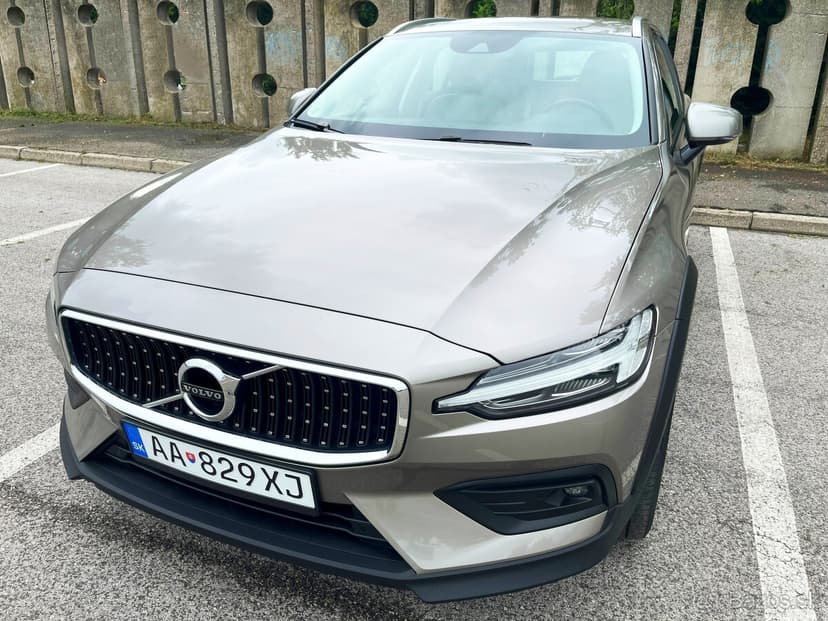 99tis.km Volvo V60 CROSS COUNTRY AWD A/T 2.0l 145KW