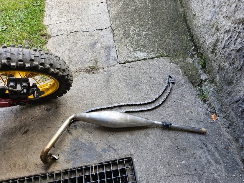 Pitbike kostra s držiakom na pionierový motor.