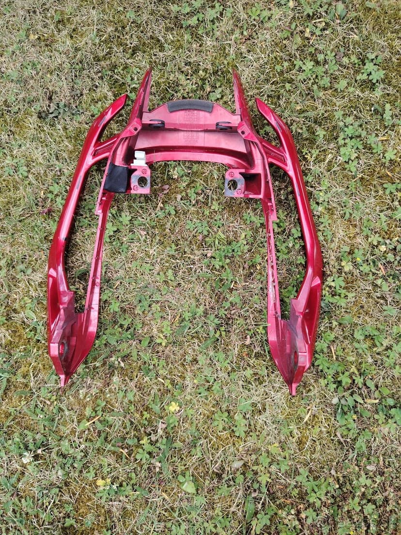 Hlavný plast pod sedlo Yamaha FZ6