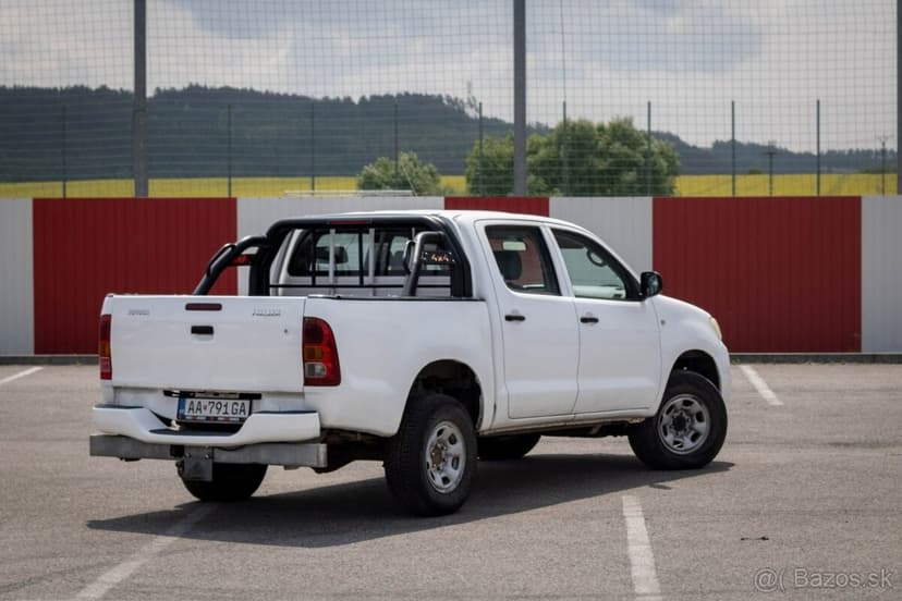 Toyota Hilux DC 2.5 I D-4D Terra