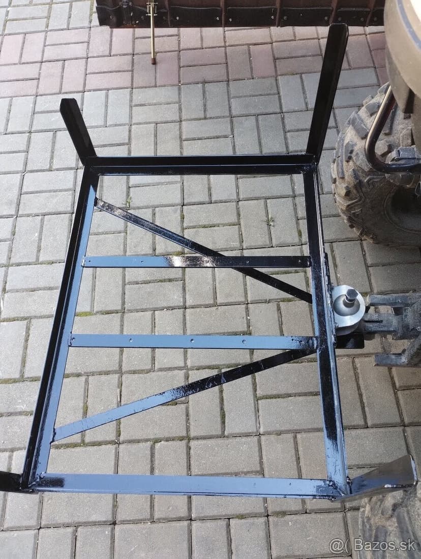 Nosič na ťažné na stvorkolku