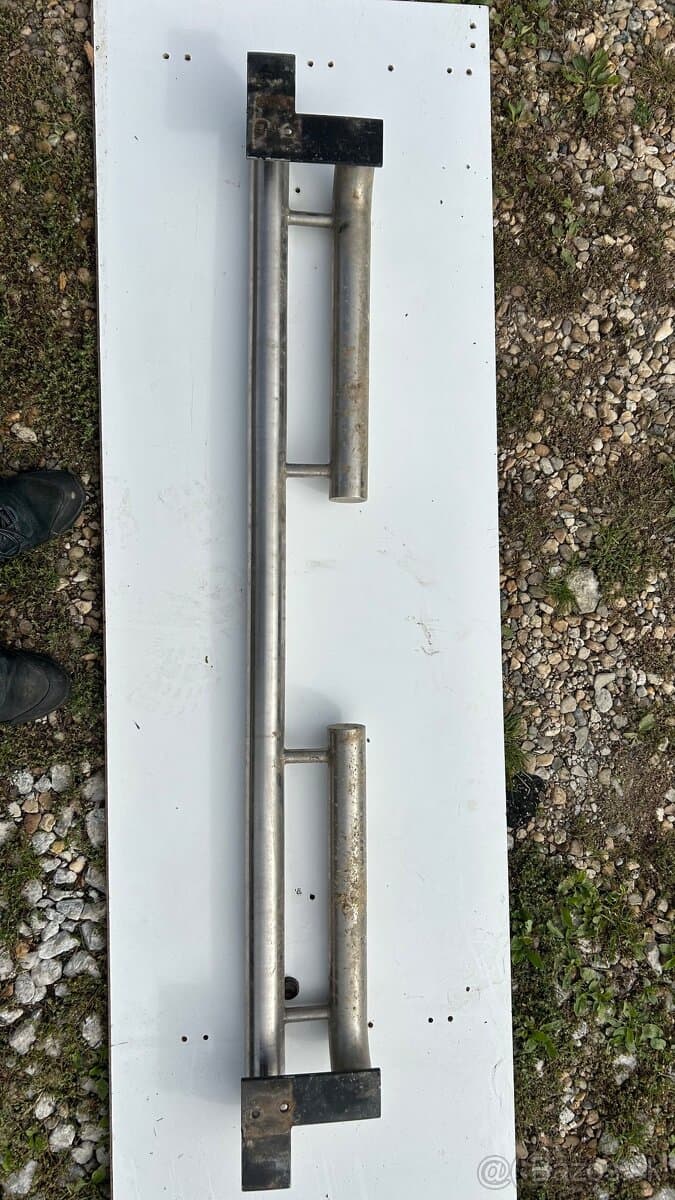 Zadny nerezovy naraznik