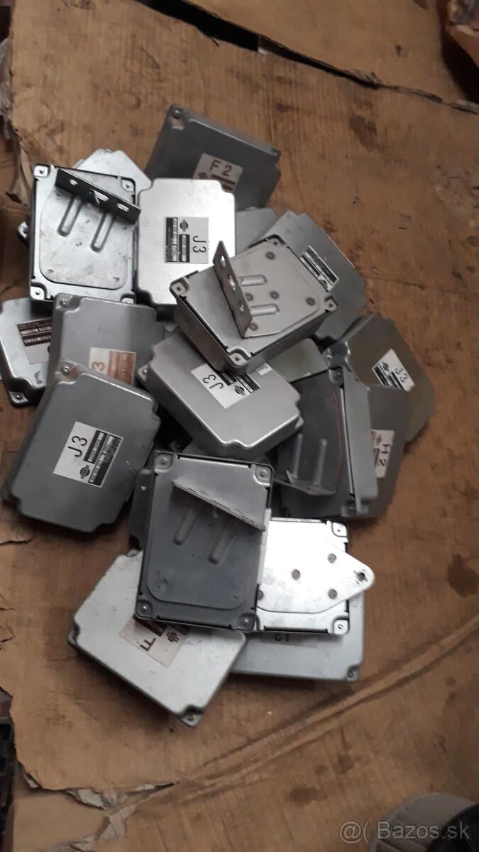 Jednotka motoru,pojistkovka Nissan Navara Nissan Pathfinder