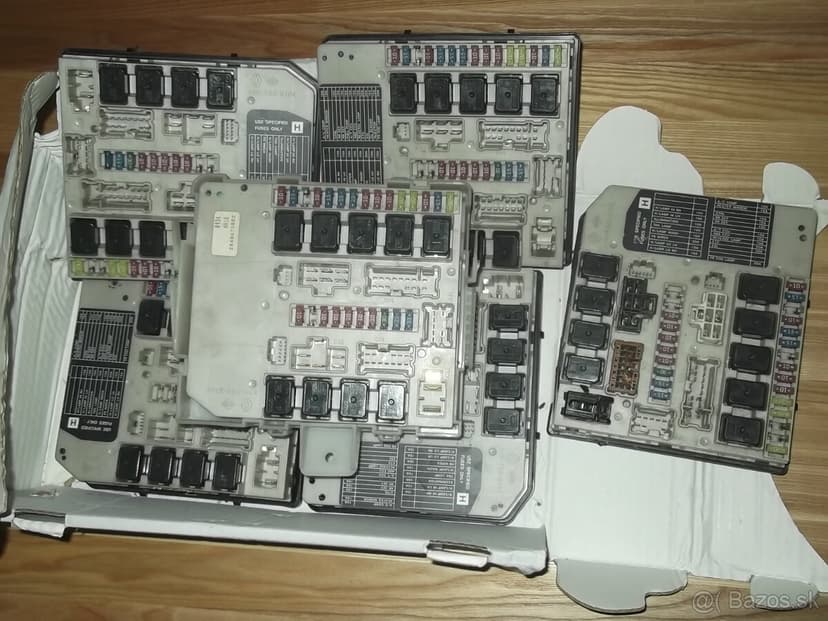 Jednotka motoru,pojistkovka Nissan Navara Nissan Pathfinder