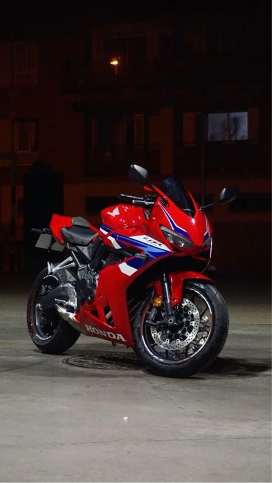 Vand Honda CBR 650R 2024 limitat A2 in acte