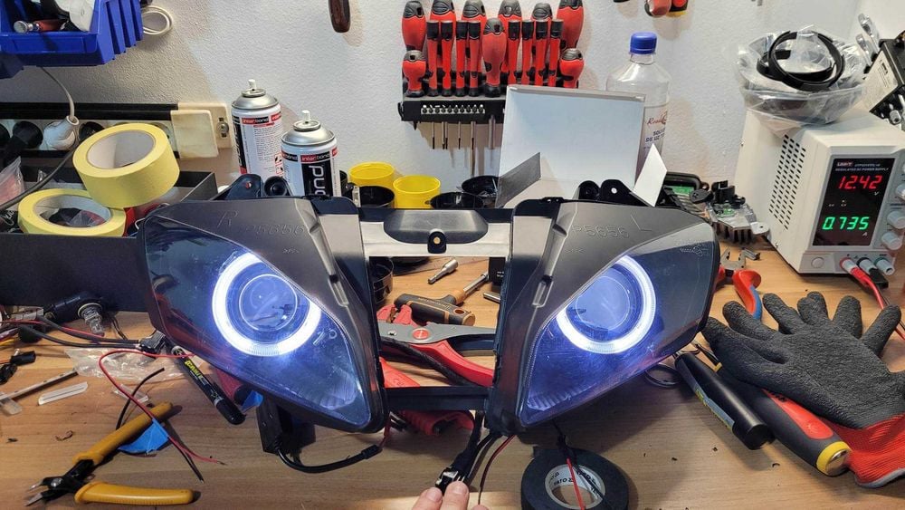 Faruri Yamaha R6 2006-2007 bi-led angel eyes cu semnalizari incluse