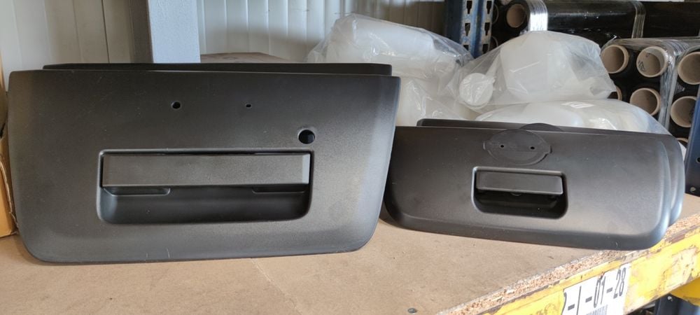 Maner oblon usa spate nissan navara  pathfinder