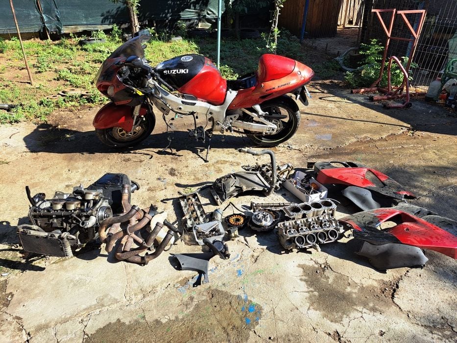 Vând piese Suzuki Gsx1300R Hayabusa 2000
