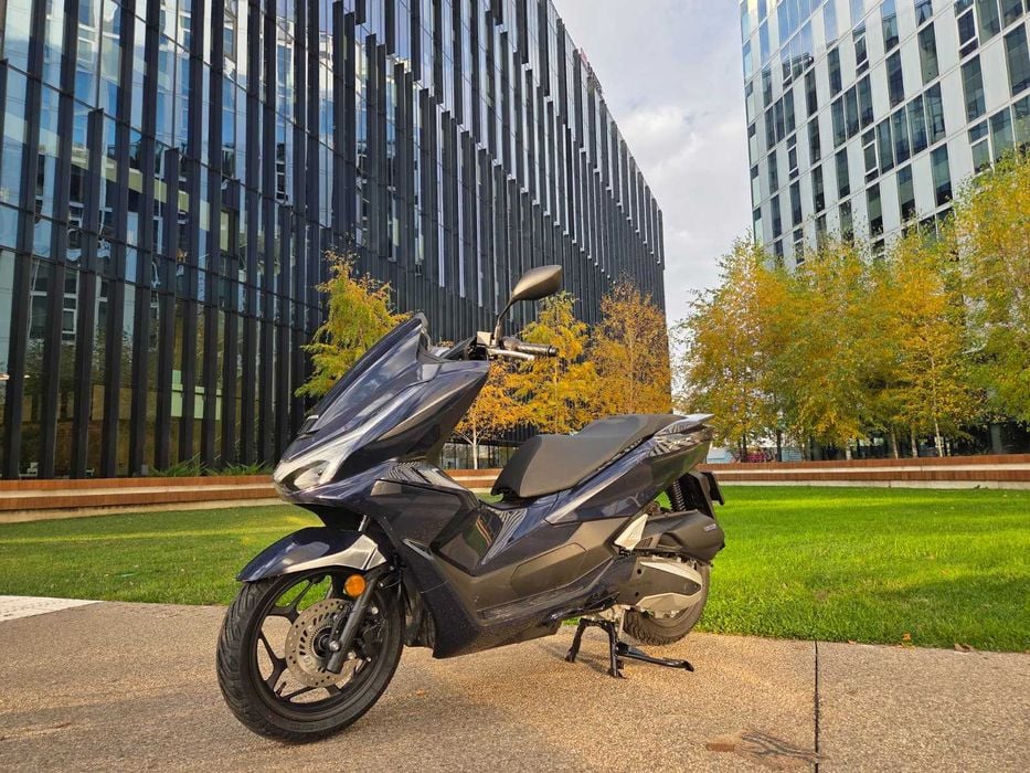Inchiriez scuter Honda PCX 125cc 2025 NOU, contract 400lei/saptamana