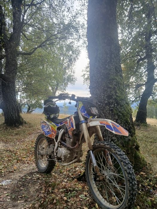 Vând cross 250cc