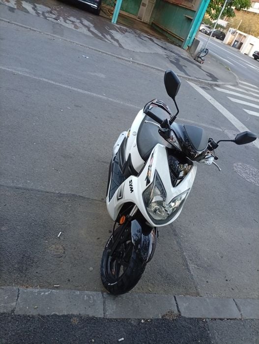 Scuterul este în stare buna de funcționare accept variante