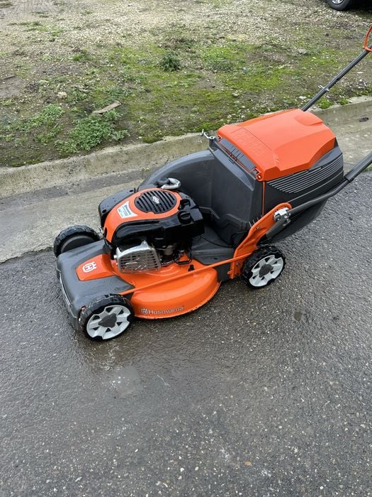 Masina de tuns iarba husqvarna autopropulsanta